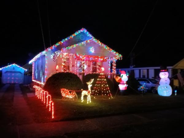 Christmas Lights Voting Lena Mayle 922 Lindbergh Ave, Zanesville, Ohio 43701