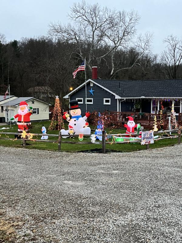 Christmas Lights Voting Scott Blanton 2434 Coopermill Rd, Zanesville, Ohio 43701