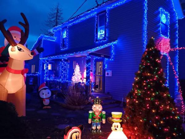Christmas Lights Voting Ray Richmond 1126 Central Avenue, Zanesville, Ohio 43701