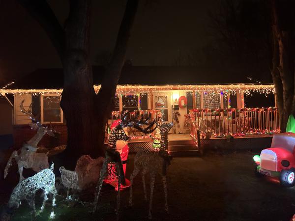 Christmas Lights Voting  Amy Miller 1403 National Way, Zanesville, Ohio 43701