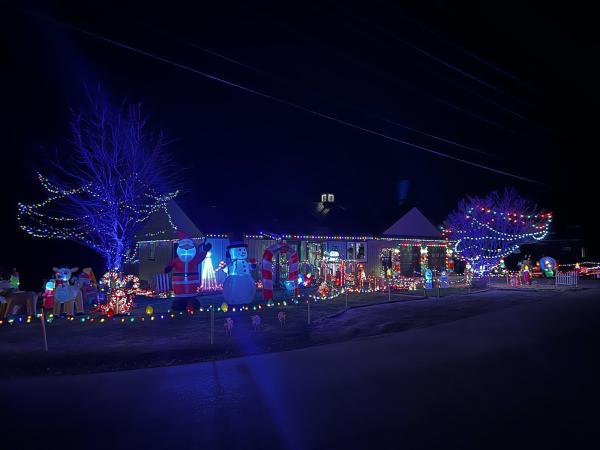 Christmas Lights Voting Alfords 2440 highland rd, Zanesville, OH 43701