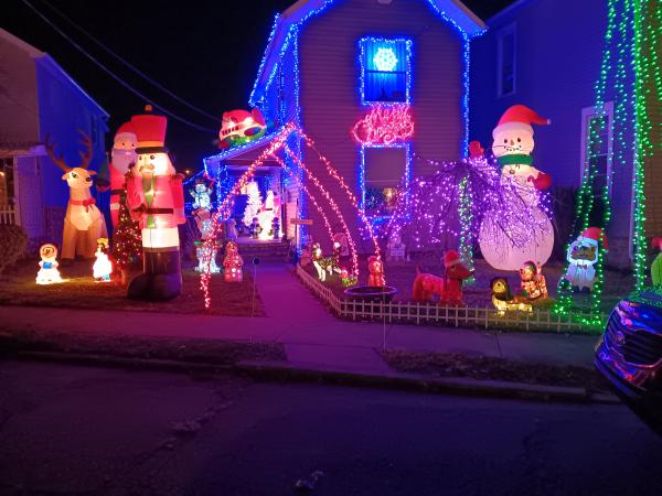 Christmas Lights Voting Ray Richmond 1126 central avenue, Zanesville, Ohio 43701