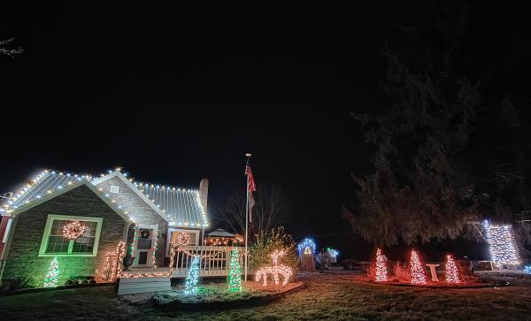 Christmas Lights Voting Sally Murphy 2670 Ridge Rd, Zanesville, Ohio 43701